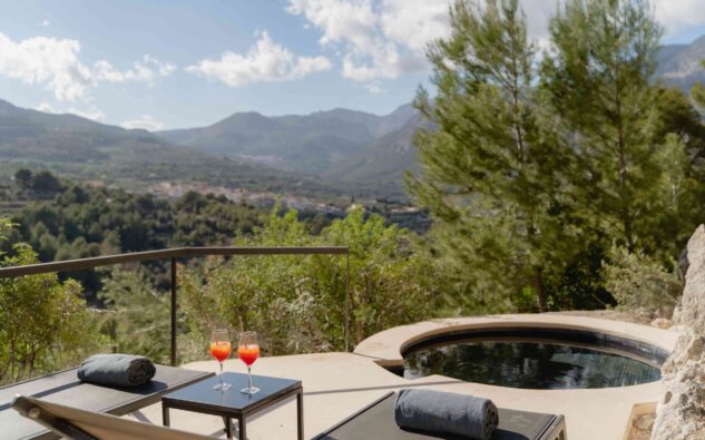 Premium Pool Suite con jacuzzi exterior y terraza lounge