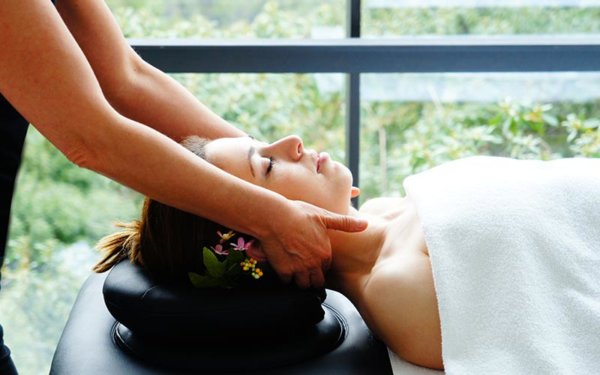 Wellness Escapadas Semana Santa Masaje relajante en la cara