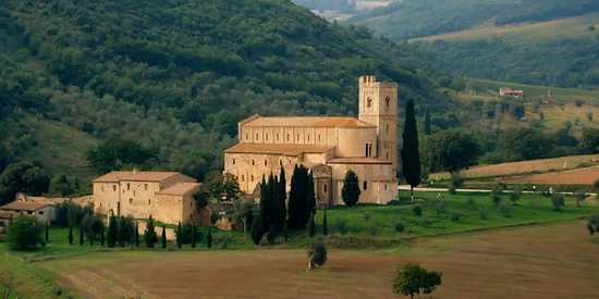 Celebración de boda en antigua masía toscana