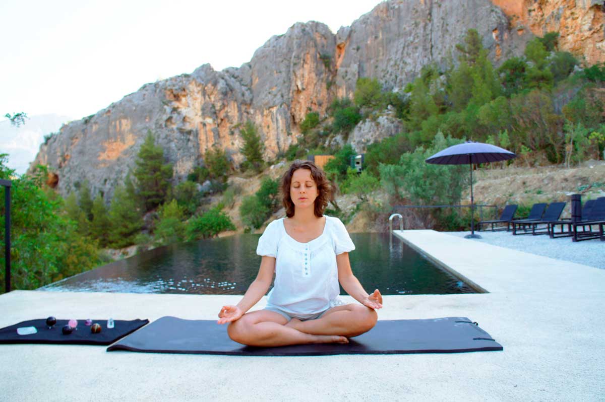 hotel Vivood ejercicio de respiración en yoga hotel Vivood ejercicio de respiración en yoga