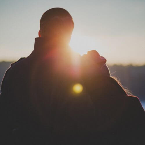 foto de pareja romantica