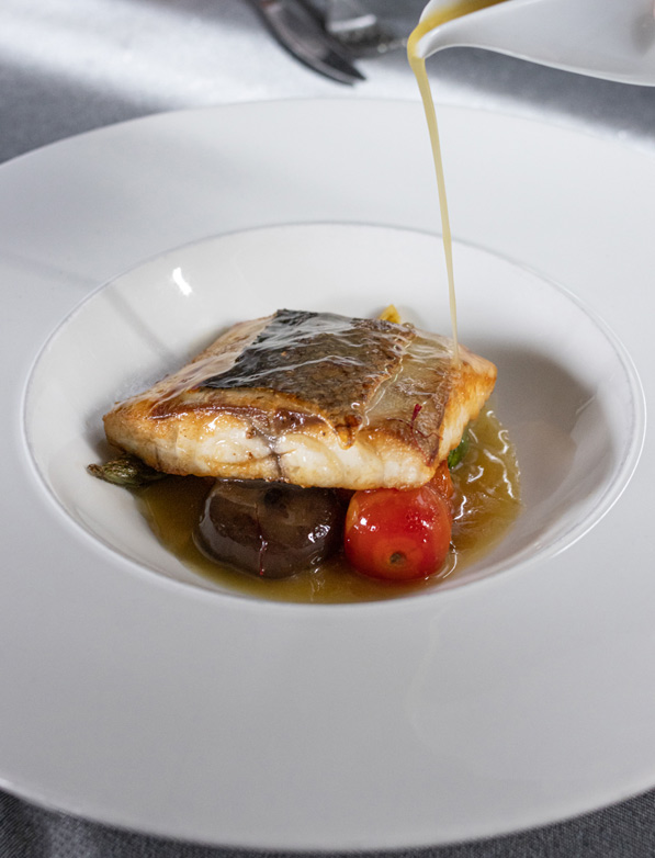 Plato de pescado de alta cocina en VIVOOD