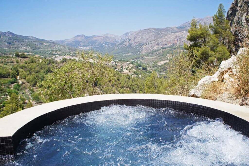 jacuzzi privado con vistas montaña