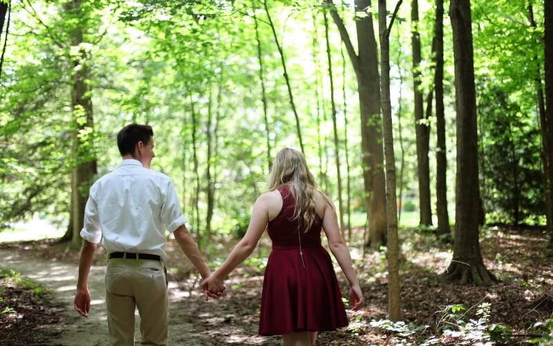 parejas en la naturaleza