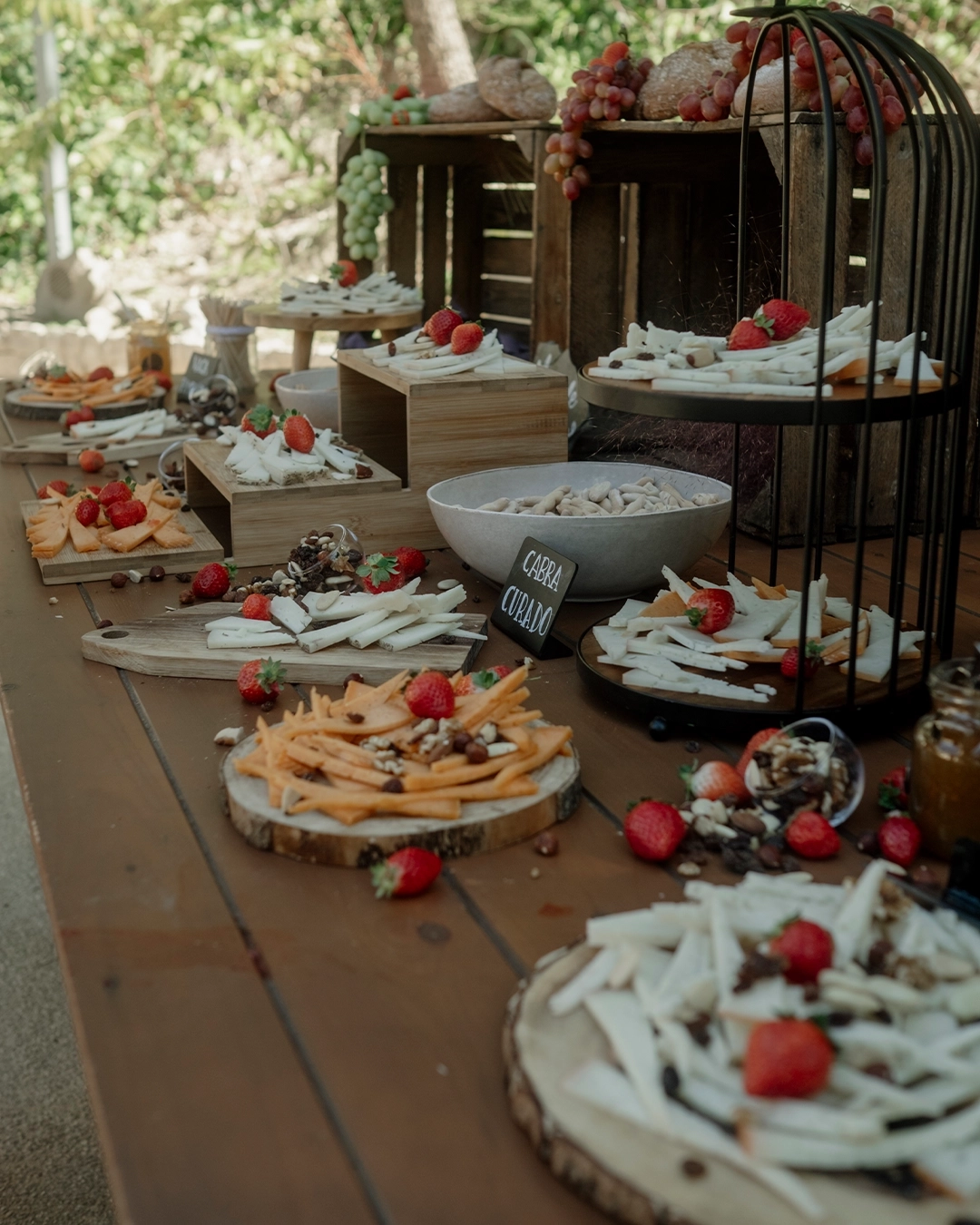 Los hoteles para bodas como VIVOOD ofrecemos gastronomía gourmet y productos locales