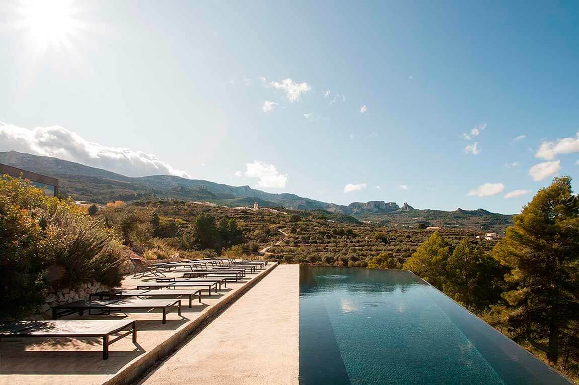 piscina vistas valle guadalest