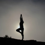yoga blanco y negro Hotel Vivood